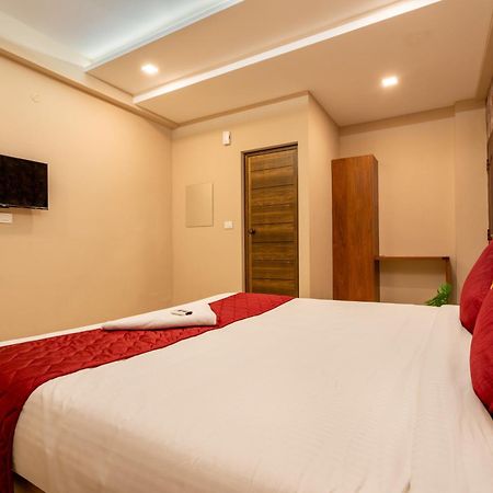 Yaad Residency Hotel Kochi Luaran gambar
