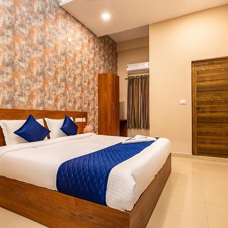 Yaad Residency Hotel Kochi Luaran gambar